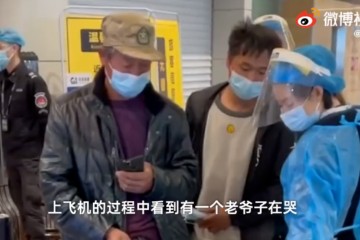 全网泪崩！7旬老太哭问交警：“生活什么时候才会好？”